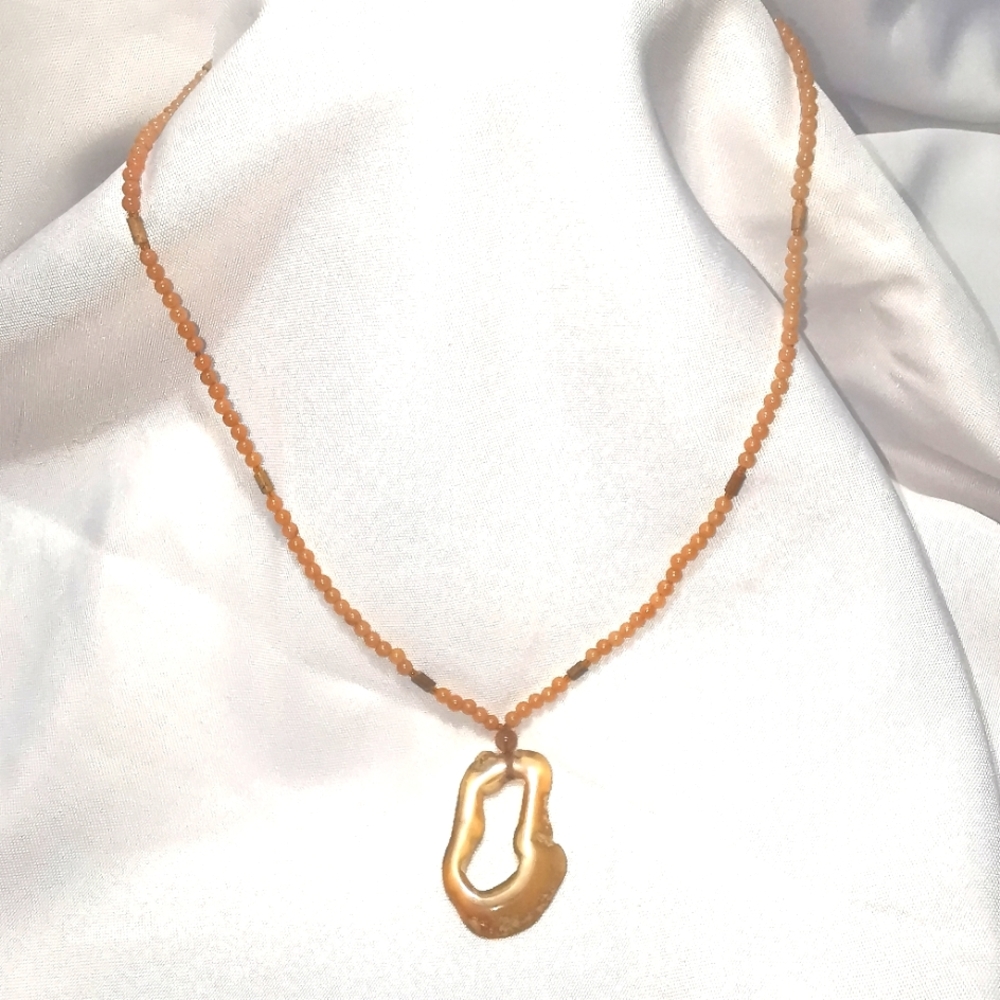 Healing Agate Beaded Pendant Necklace